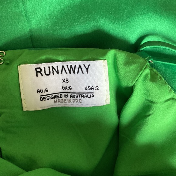 Runaway label emerald green silk dress - Picture 2 of 2